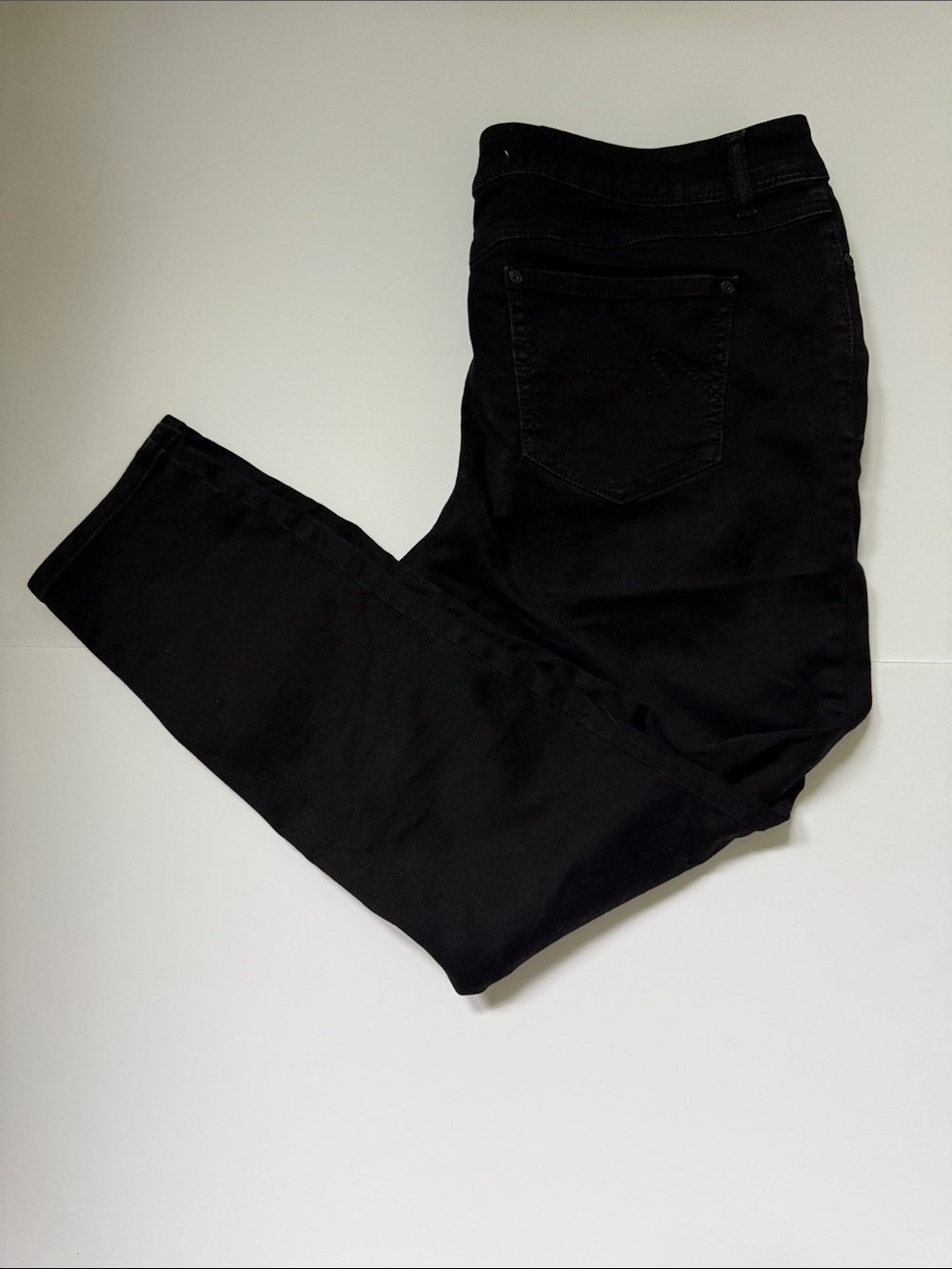 EST. 1946 Denim Women's Mid-Rise Black Jeans - Size 14P. Stretch Slim Fit.